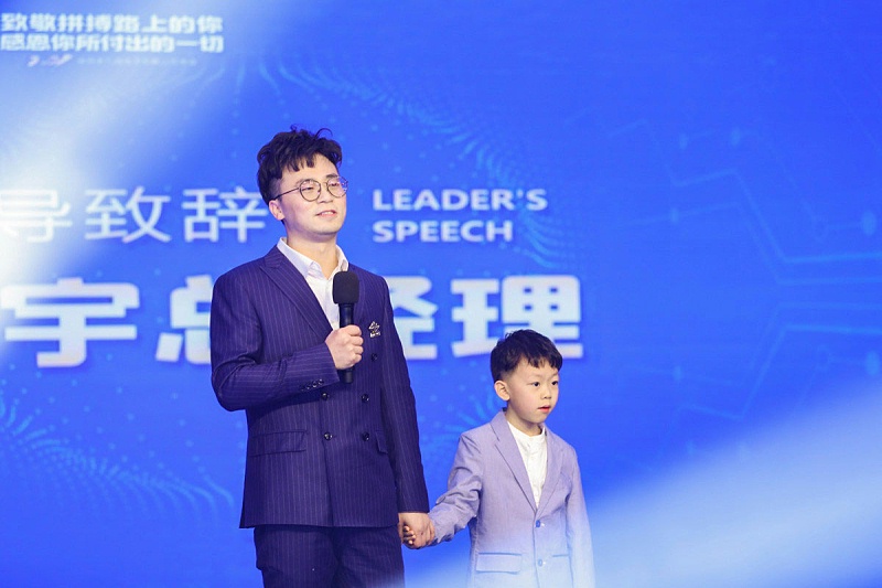 开场视频-《拼搏与爱》